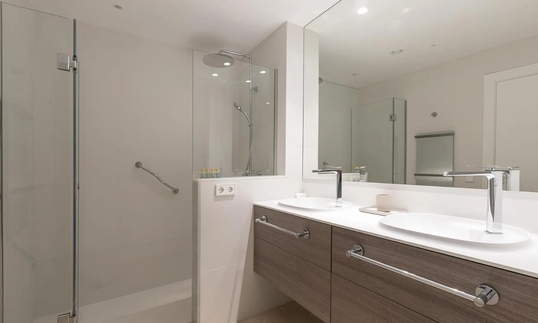 Apartment Lujoso Apartamento Con Piscina En Paseo Maritimo Marbella