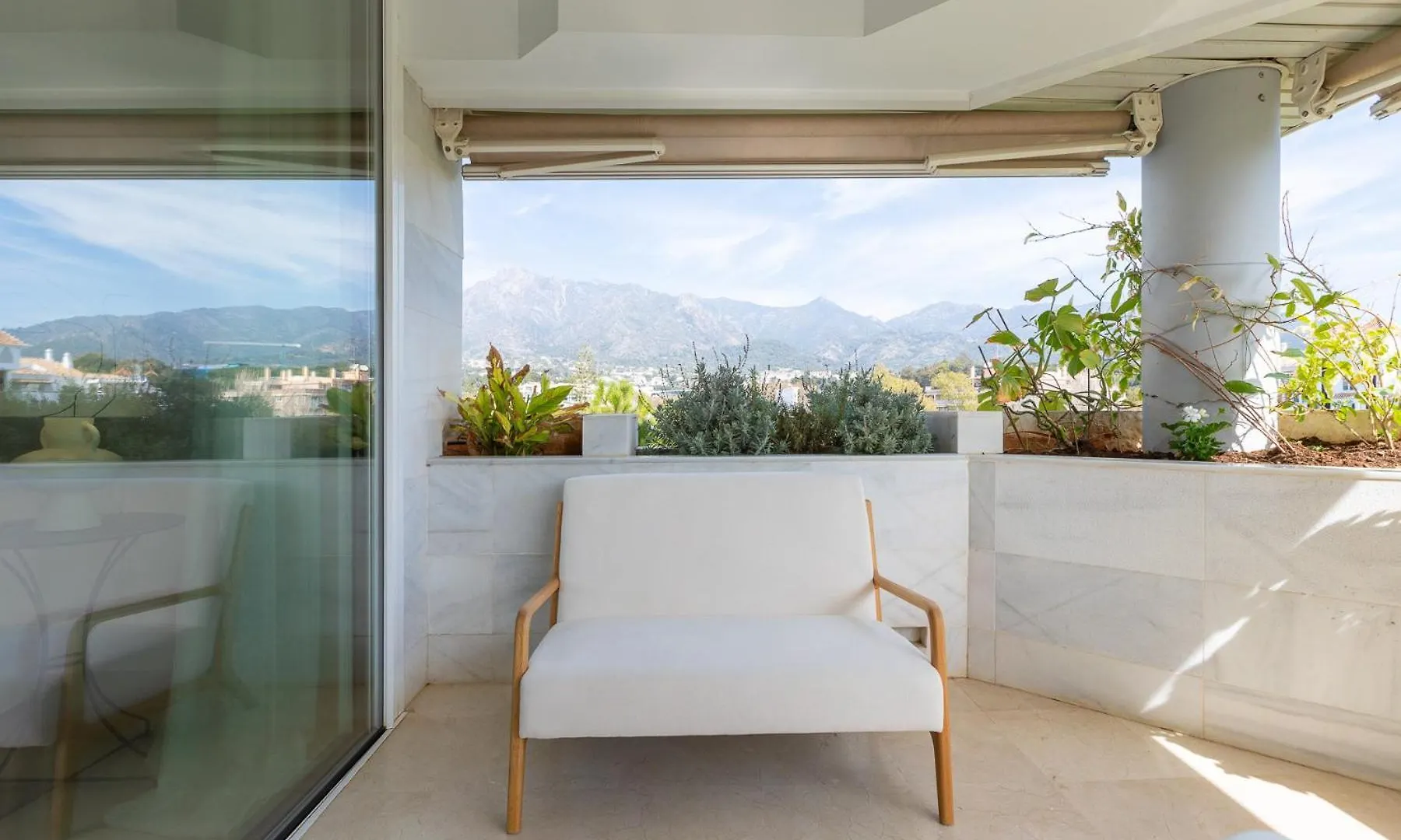 Apartment Lujoso Apartamento Con Piscina En Paseo Maritimo Marbella Spain