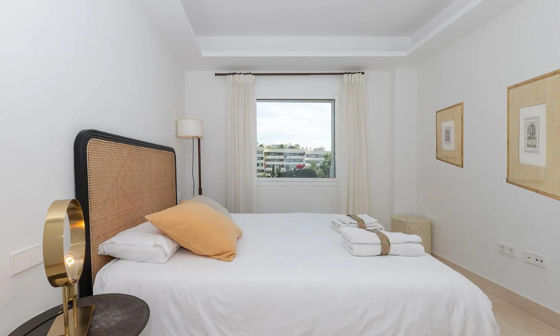 Lujoso Apartamento Con Piscina En Paseo Maritimo Marbella 0*,  Spain