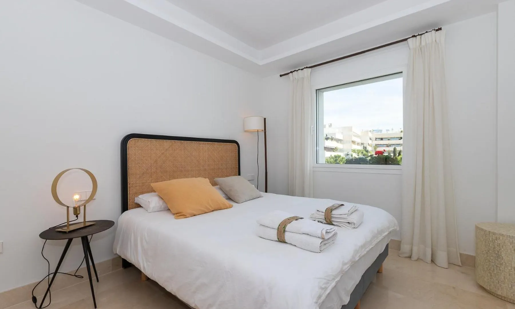 Apartment Lujoso Apartamento Con Piscina En Paseo Maritimo Marbella Spain