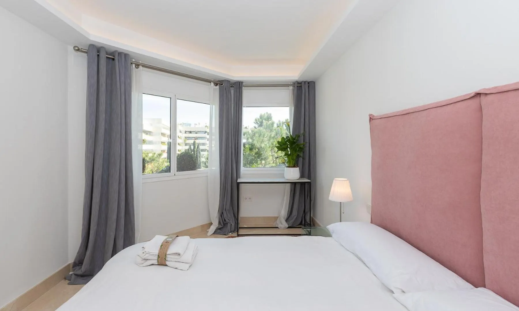 Lujoso Apartamento Con Piscina En Paseo Maritimo Marbella 0*,