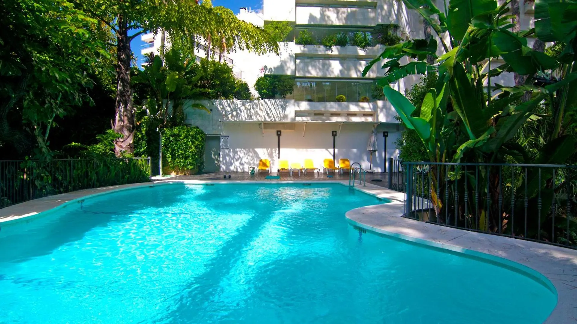 Apartment Lujoso Apartamento Con Piscina En Paseo Maritimo Marbella