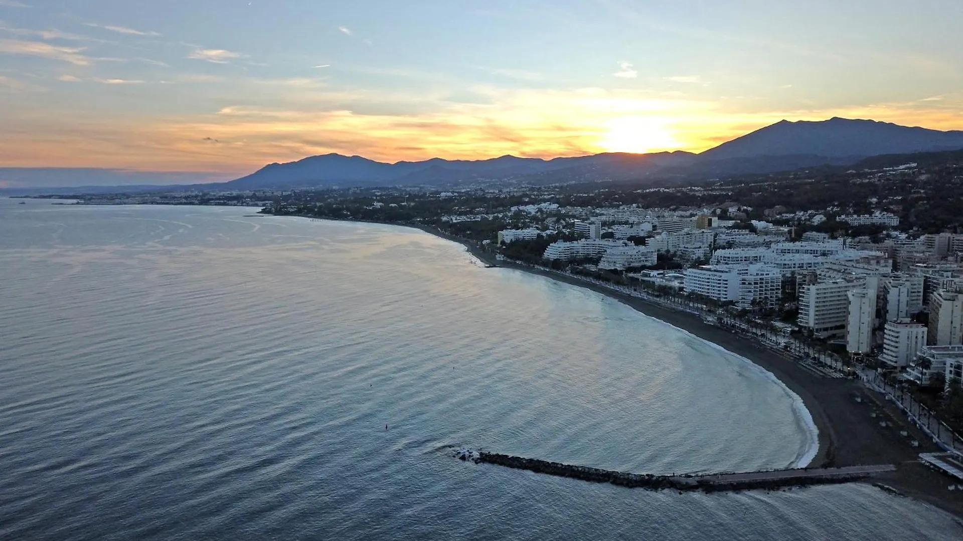 Apartment Lujoso Apartamento Con Piscina En Paseo Maritimo Marbella