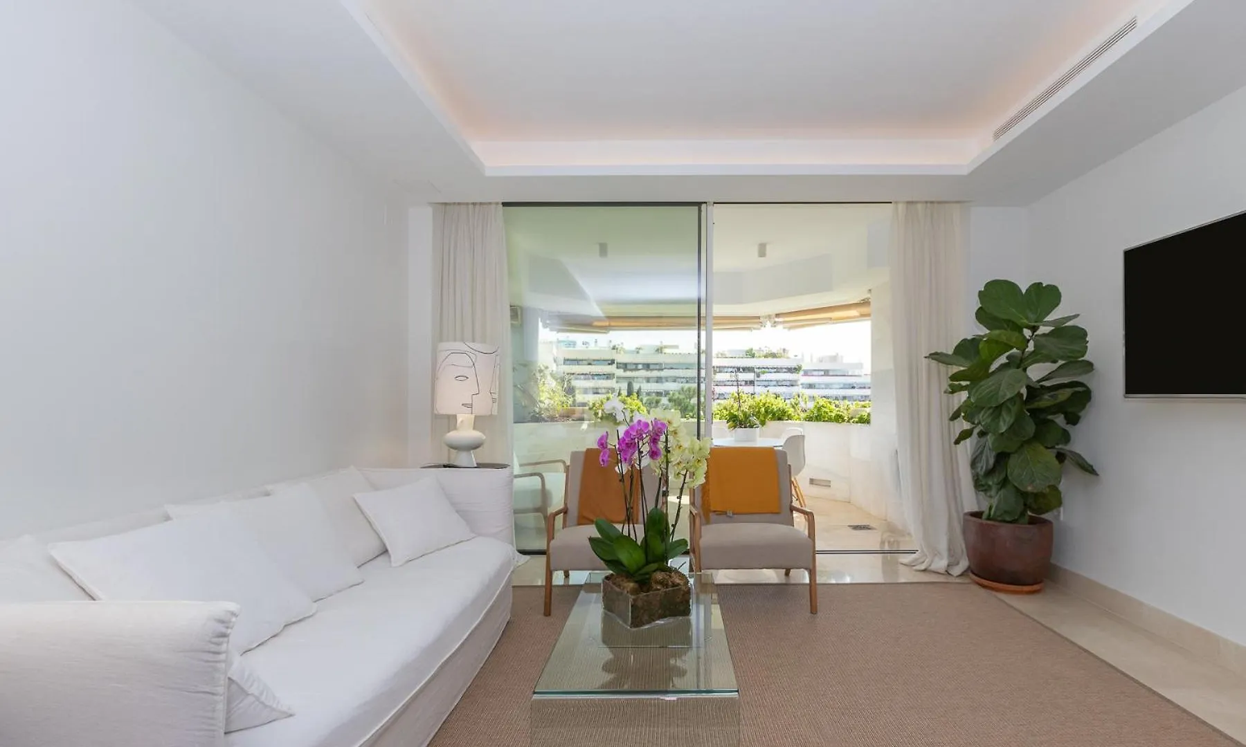 Lujoso Apartamento Con Piscina En Paseo Maritimo Marbella Lägenhet